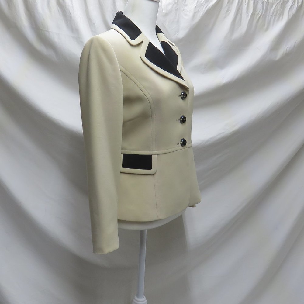 Tahari Woman's Pantsuit - Picture 7 of 16